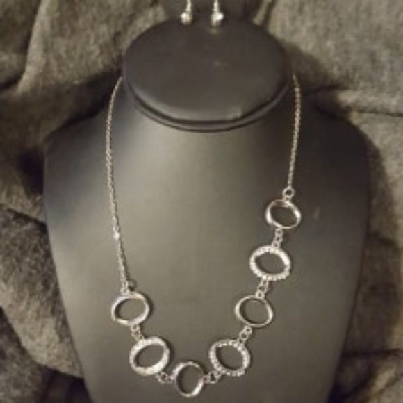 Paparazzi Jewelry - Silver Necklace Set J-129